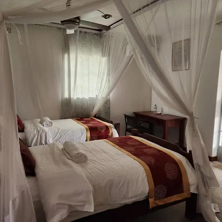 Jacaranda Lodge Victoria Falls Extérieur photo