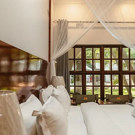 Jacaranda Lodge Victoria Falls Extérieur photo